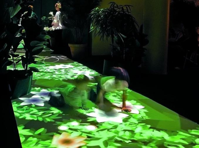 多媒體互動地幕、全息投影